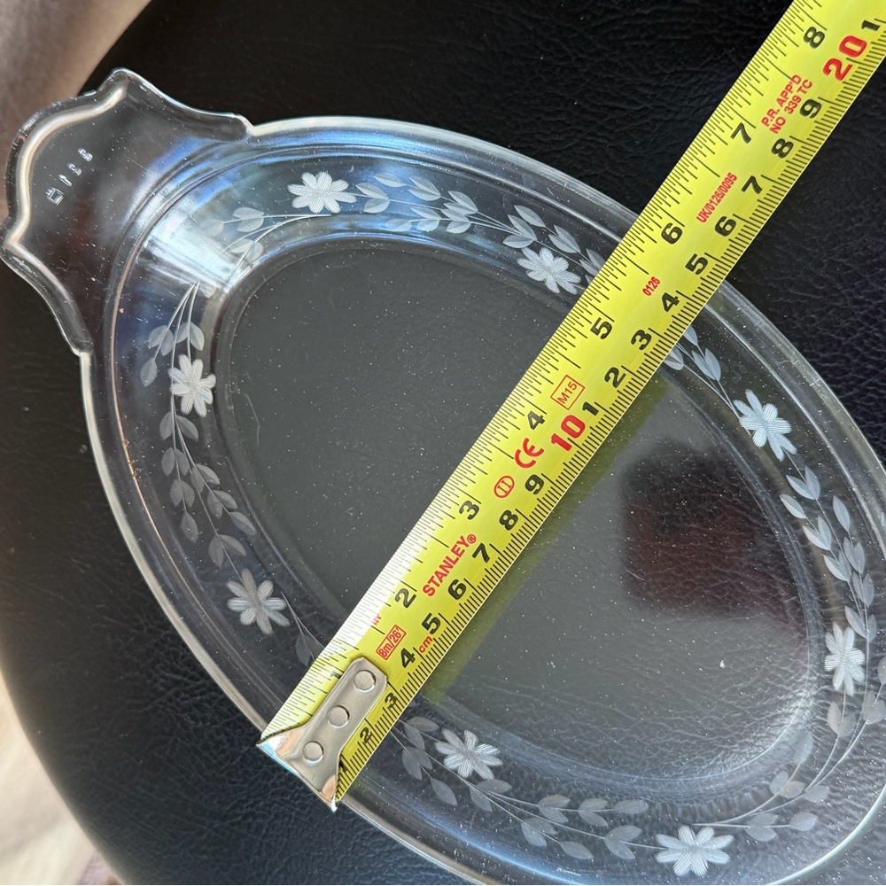 Beautiful Vintage Clear Glass Oval Pyrex Au Gratin Dish w/ Etched Floral Design - Picture 8 of 12